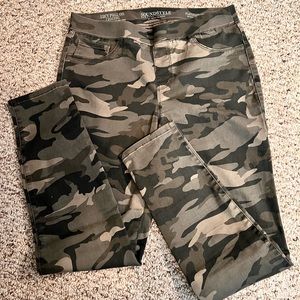 Sound/Style by Beau Dawson | Pull-On Legging | Camo Legging
